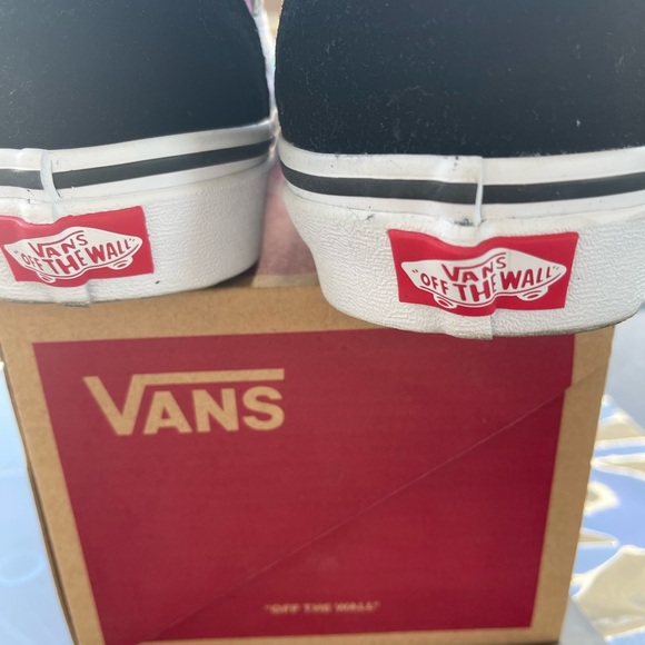Vans lottery shoes. - Picture 2 of 5